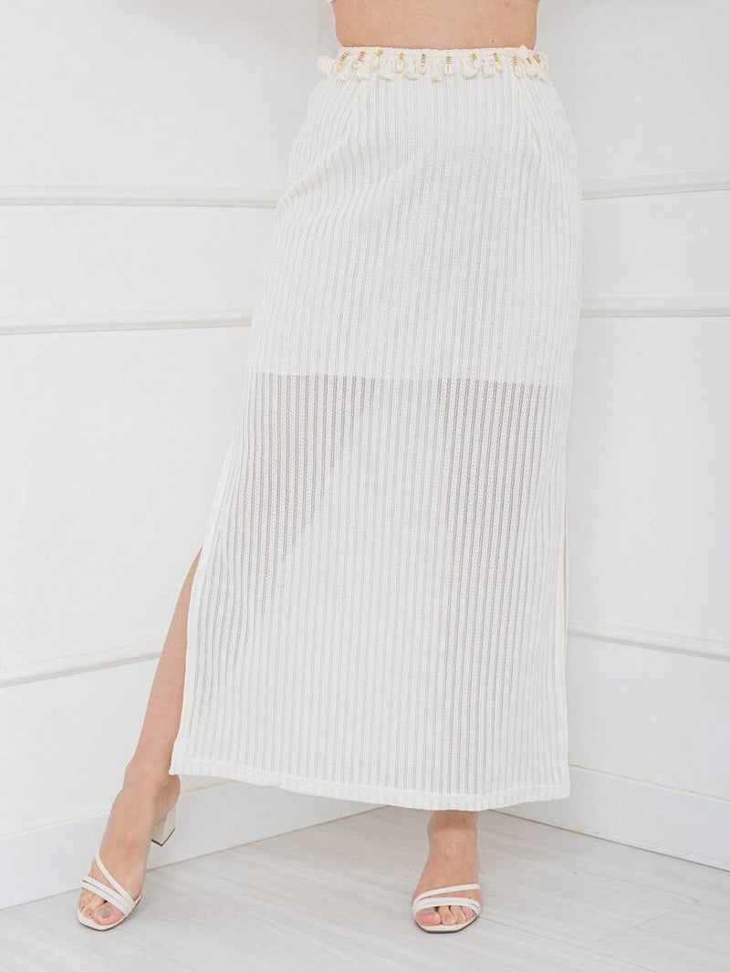 Conjunto com detalhes no cropped e na cintura.