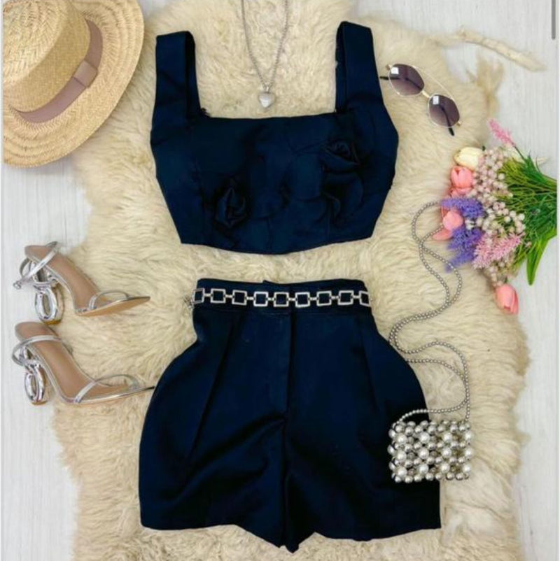 Conjunto short e cropped com aplicação de flores