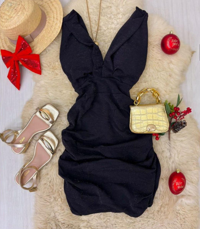 Vestido justo com brilho, e decote em v