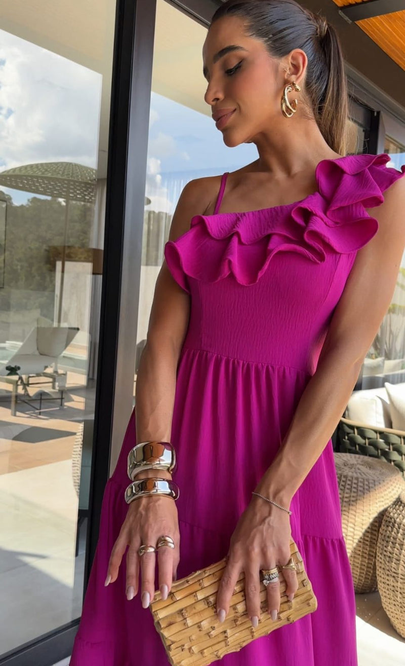 Vestido com babados na alça
