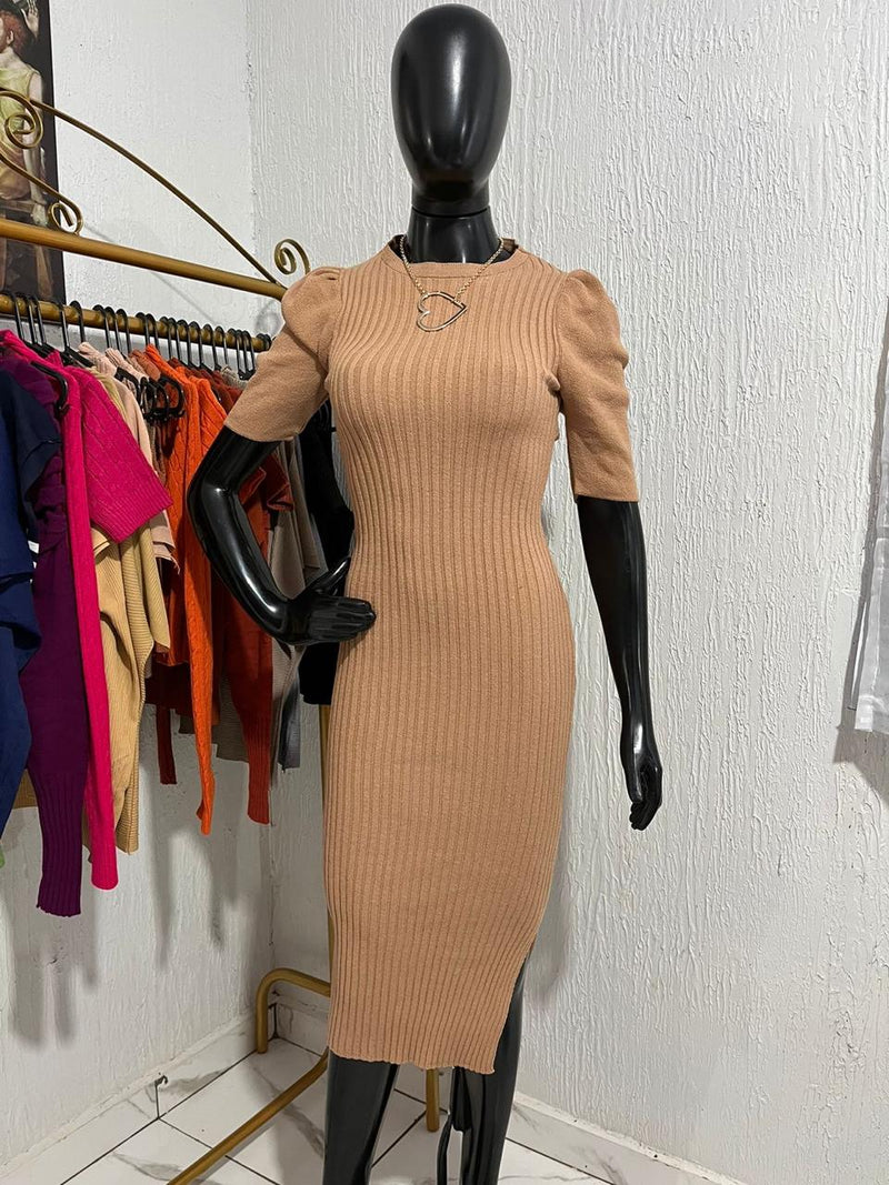 Vestido midi justo de lã com manga bufante