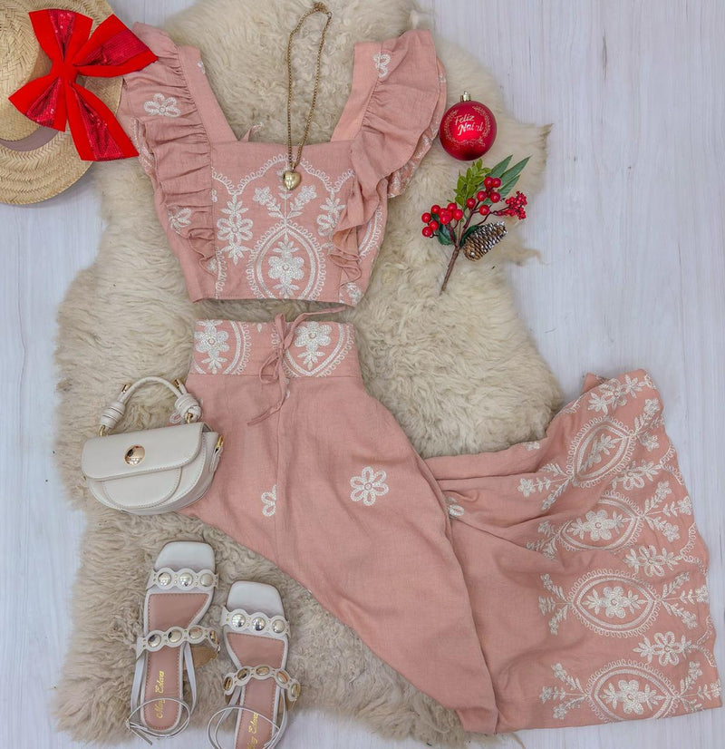 Conjunto Saia e Cropped com detalhes em Bordados
