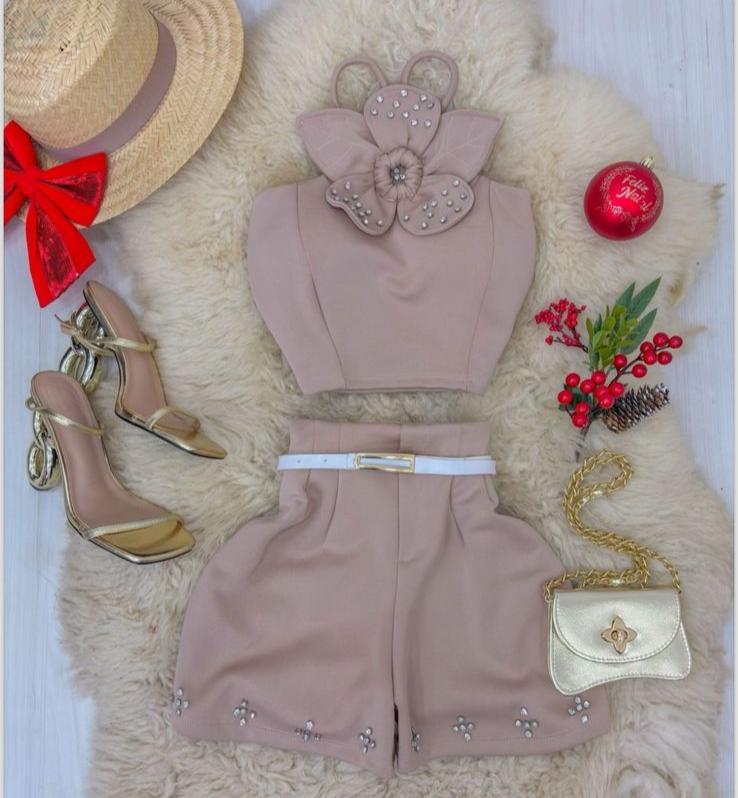 Conjunto Neo Preme com detalhes em flor